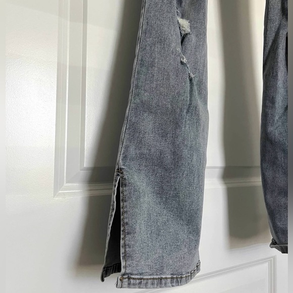 Pretty Little Thing Vintage Wash High Rise Distressed Back Flared Jeans - Picture 4 of 5
